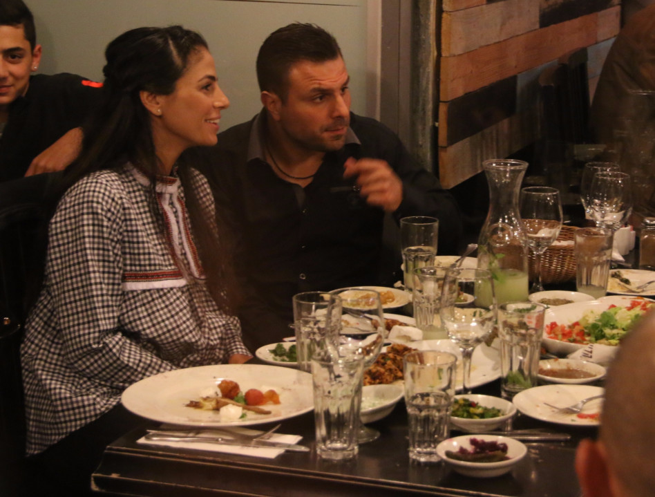 לבריאות, כפרה. טילטיל עם ורד (צילום: ניר פקין)