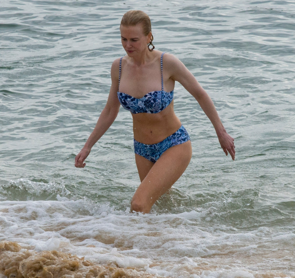 מחוטבת מול הפפראצי. ניקול קידמן