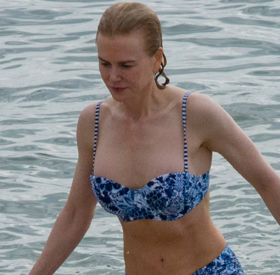 ניקול קידמן, למה בגד הים שלך מעופש כל כך? (צילום: Splashnews)