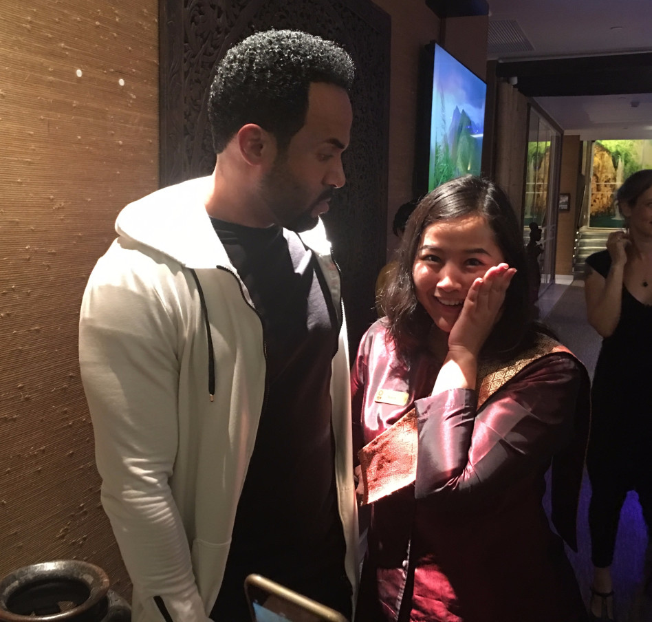 וואי לי! קרייג דיוויד עם עובדת ספא מרוגשת