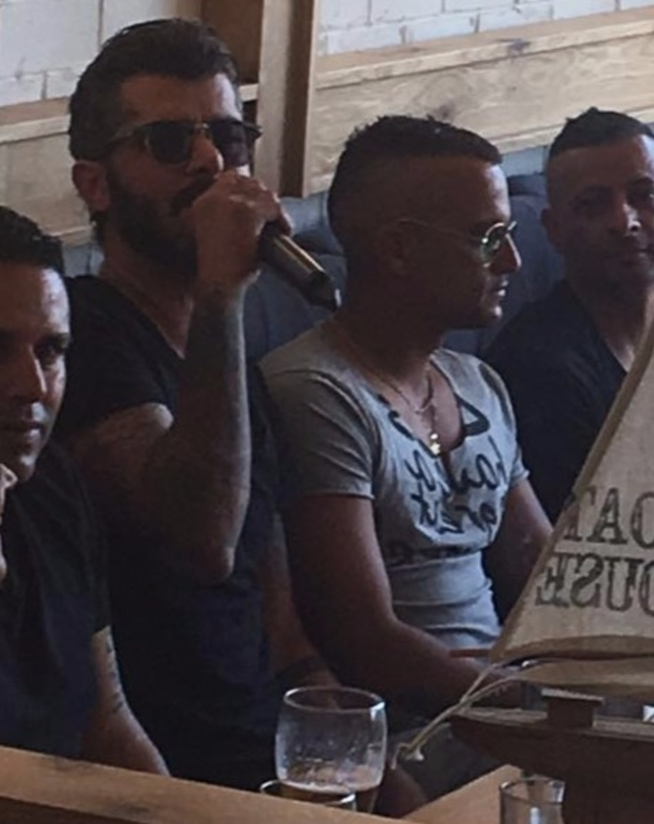 "מי רוצה תוספת חריףףףף? שירו איתי!" לירון רמתי במסעדה