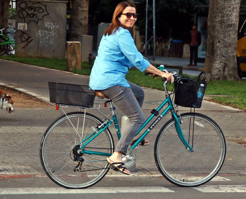 מפנקת בחיוך. יחימוביץ'