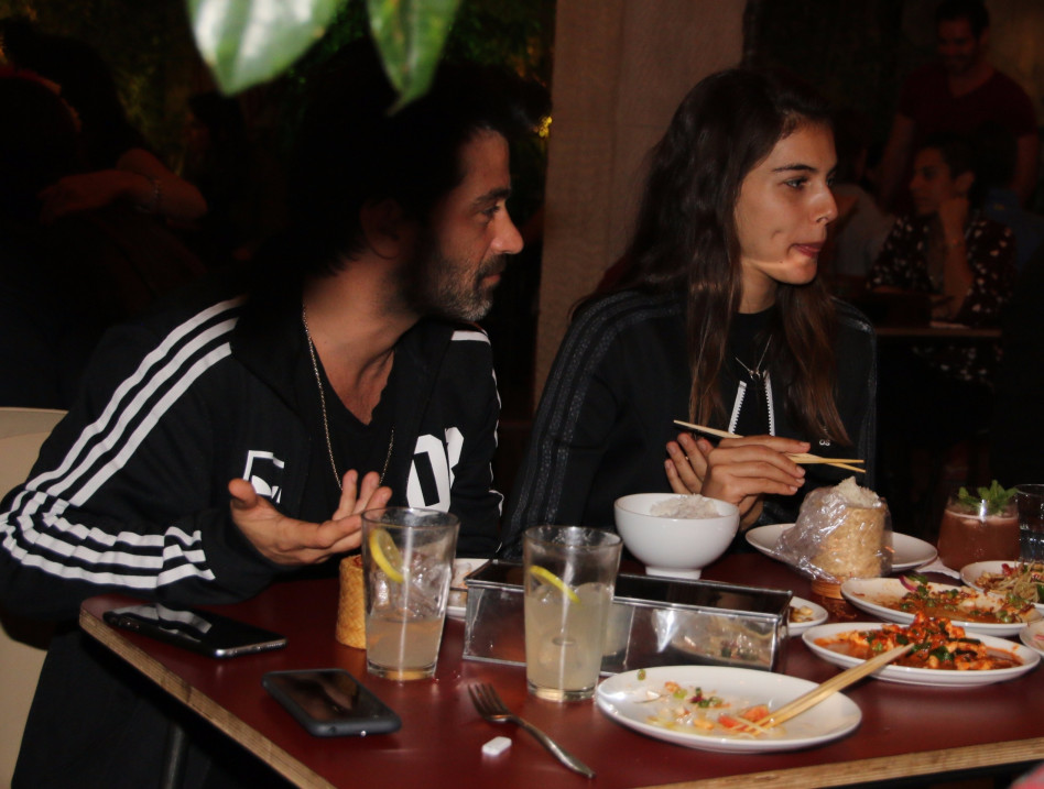 ואז שלומית מלקקת את השפתיים...