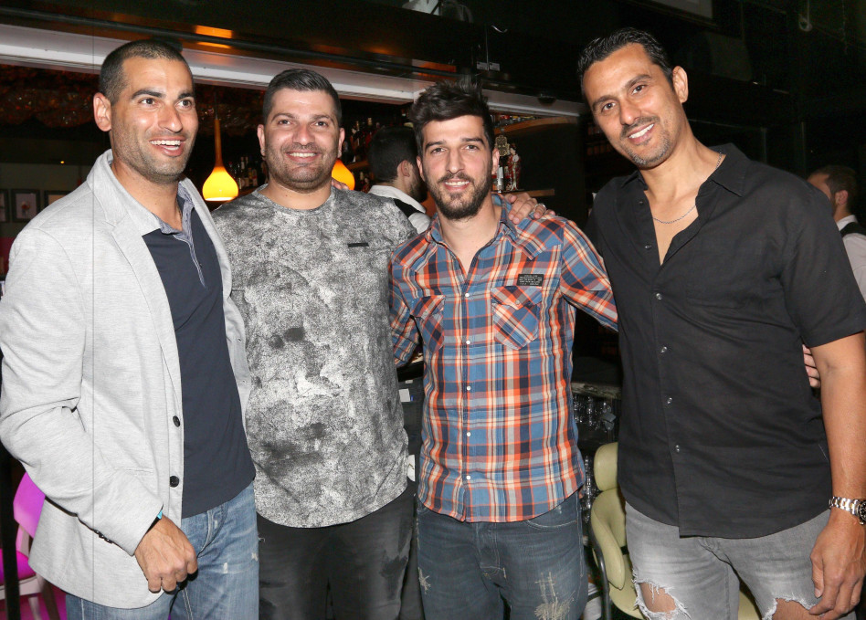 תראו איך המעריצים שמחים להצטלם עם כוכב "האח הגדול"!