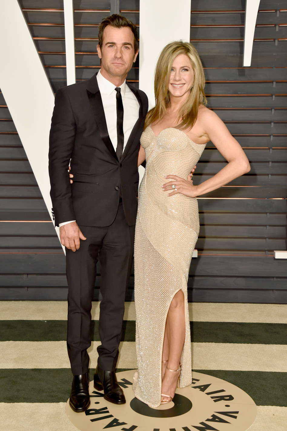 יופי, בייבי. אניסטון עם ג'סטין ת'רו (צילום: גטי)