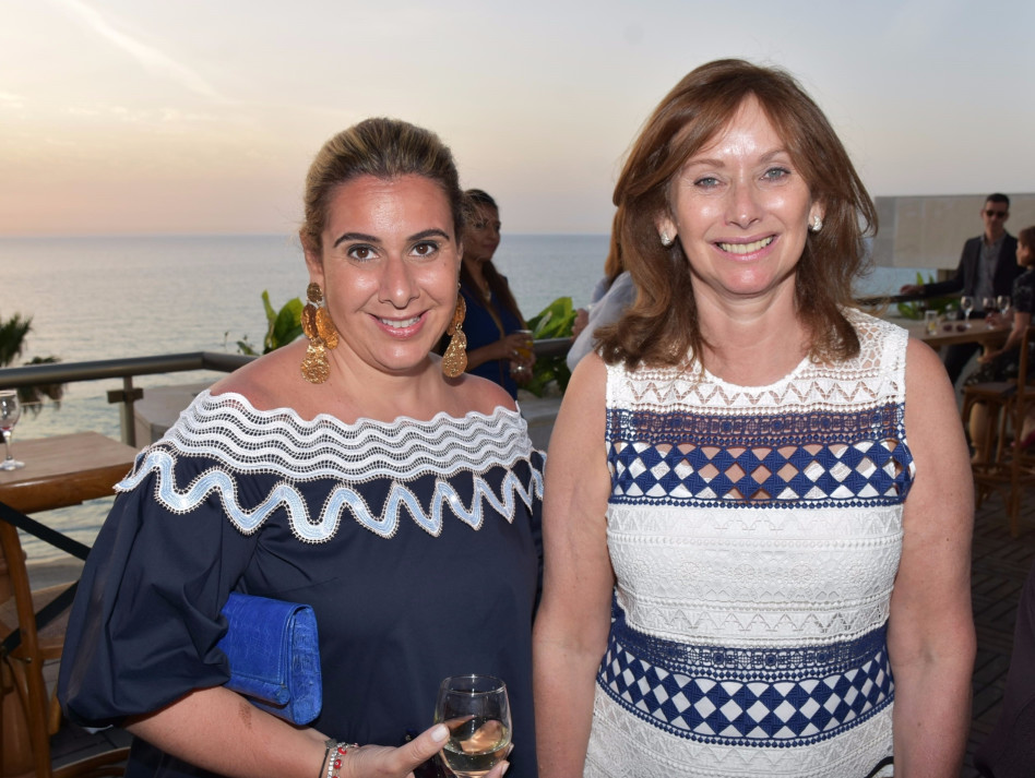 אניטה זבלודוביץ ופמלה קריסטל 