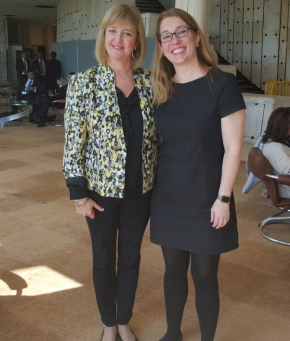 שרה הרלינגר וג'ין יודס (צילום: משלחת ישראל בז'נבה)