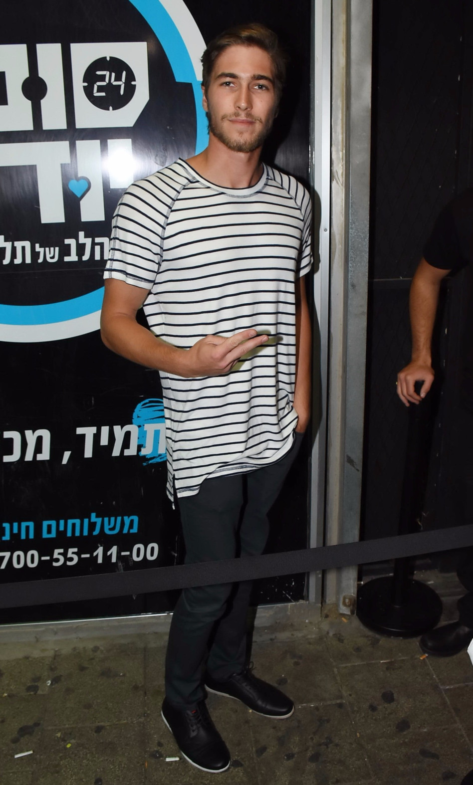 עומר דרור התגלח