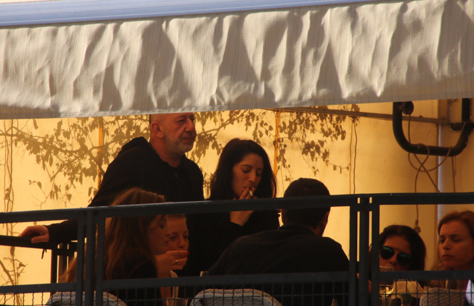 טוב אז אדליק סיגריה...