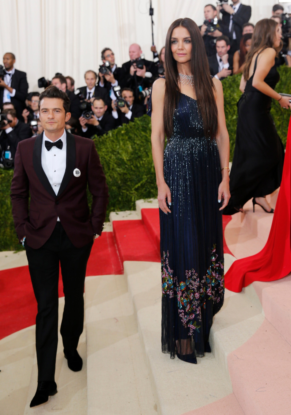 אורלנדו בלום נושא אותו על הכיס. קייטי הולמס סתם נדחפה