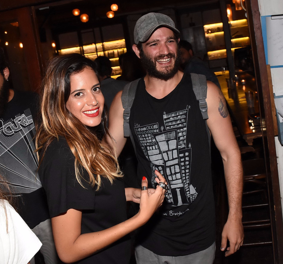 הזקן? פחות מתאים. שוויצר עם הצלמת