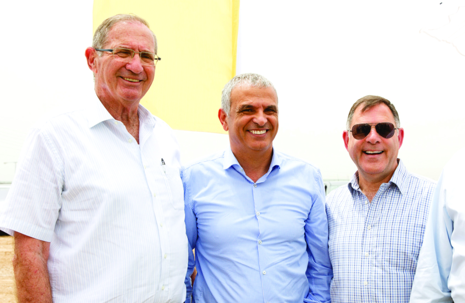 גד פרופר, משה כחלון ואיציק צאיג (צילום: דפנה גזית)