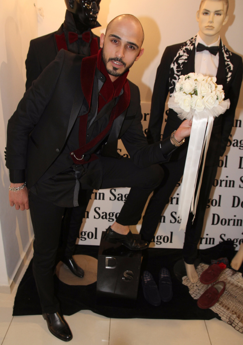 איפה הכלה, סליחה, החתן? ברק מדגמן טוב טעם