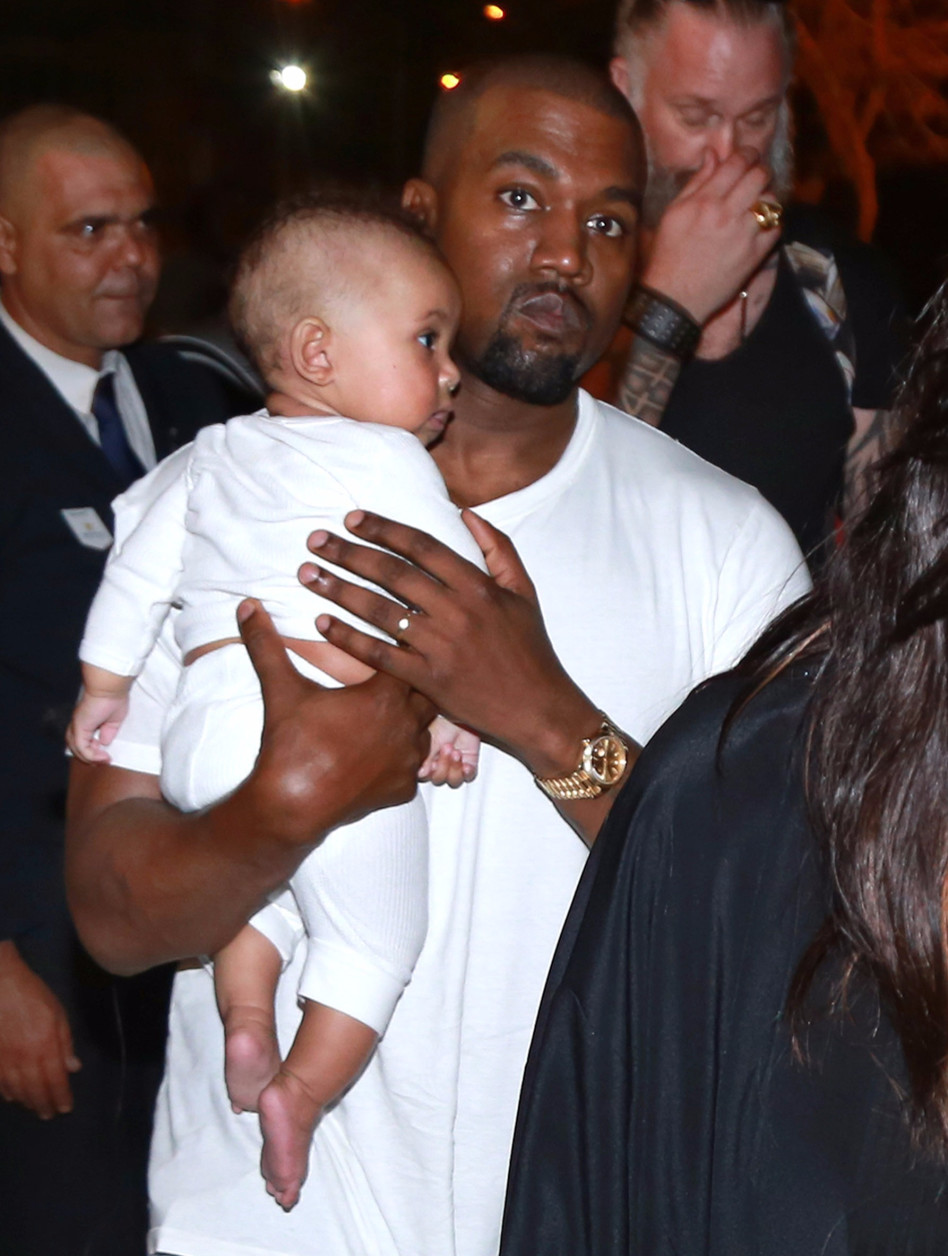 הנה הוא, מבסוטים? קניה עם סיינט ווסט (צילום: Splashnews)