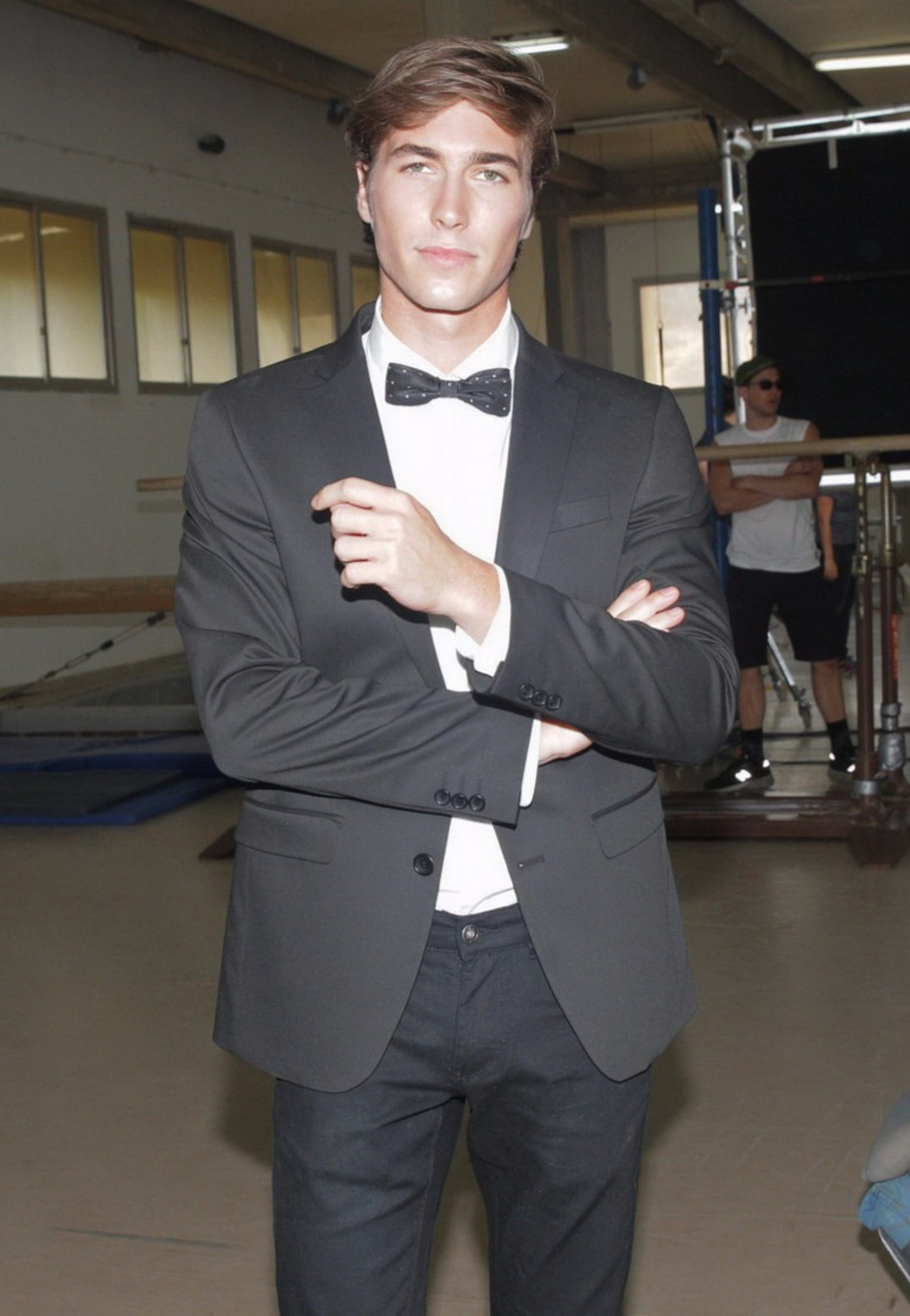 תודה לאל, הוא מגולח. דרור