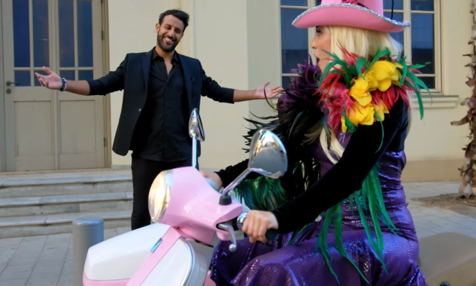 תותית זוכה בלבו של דודו אהרון. הסוף (צילום מסך, יוטיוב)