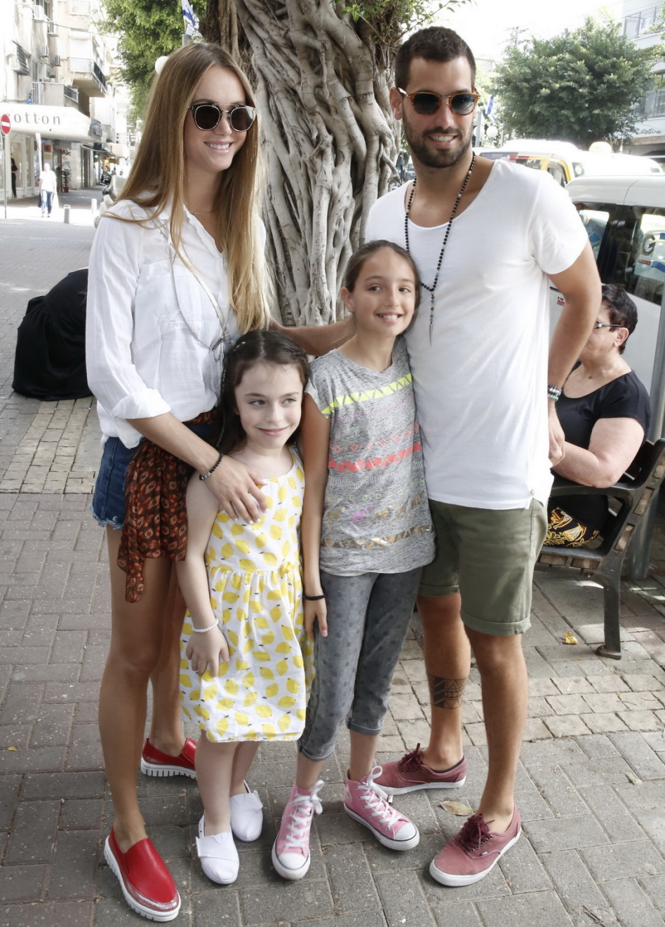 מי ינצח? עמרי בן נתן עם קסניה והאחייניות