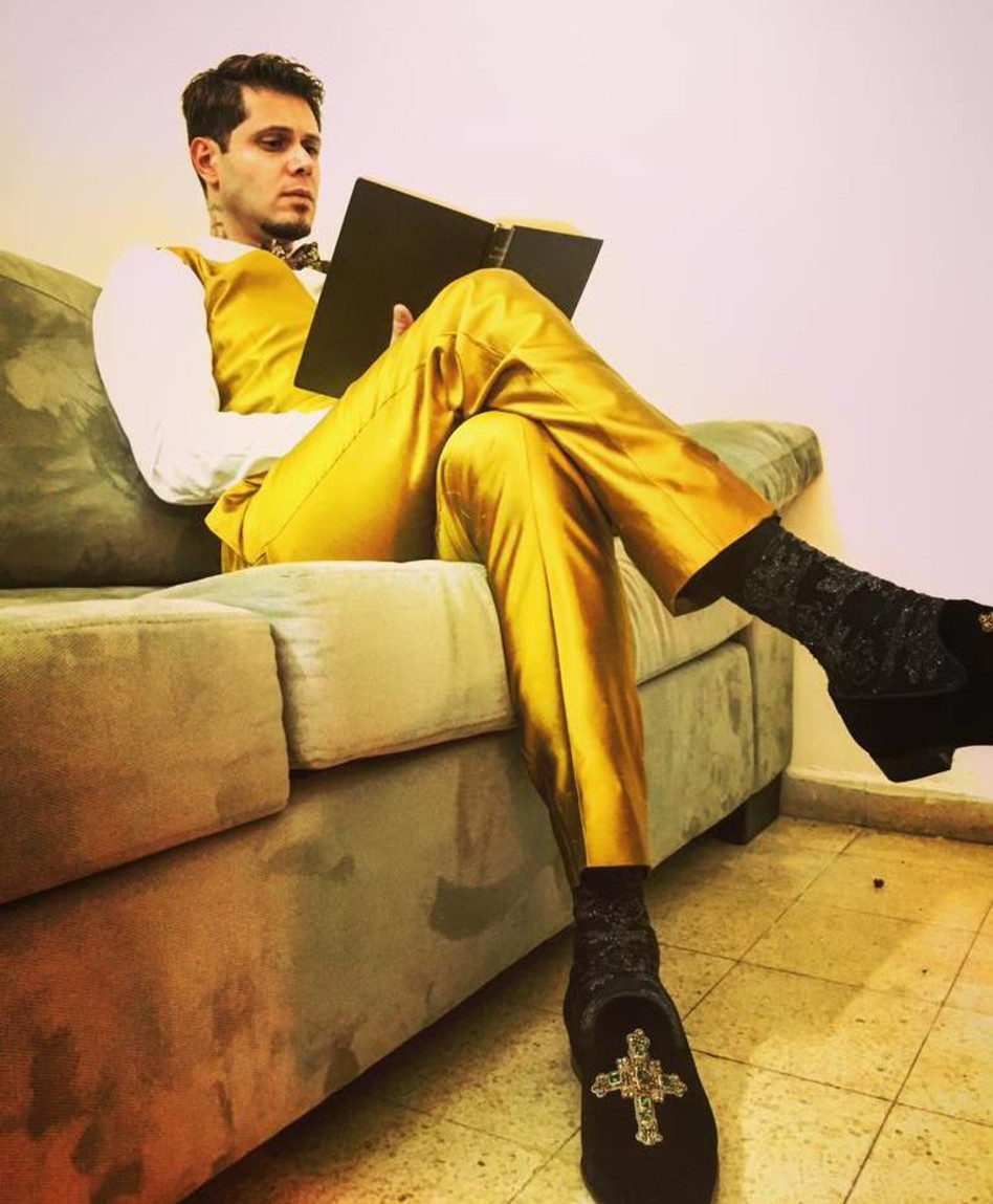 נעלי המחלוקת. שי חי (פייסבוק)