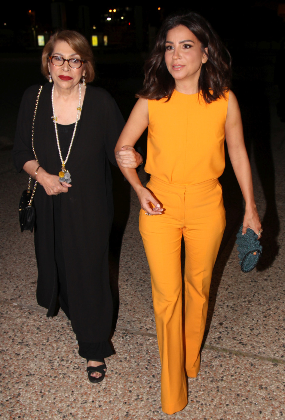 אפשר להתייחס אליי? יעל פוליאקוב עם שוש המלכה