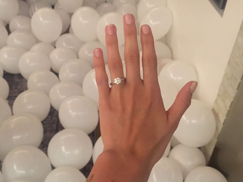 בלינג רינג. טבעת האירוסים של דנה זרמון