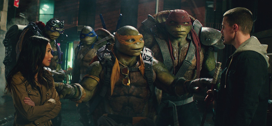 החליפו את פרצופה של פוקס בזה של רוסלנה, כן? "צבי הנינג'ה" (יח"צ)