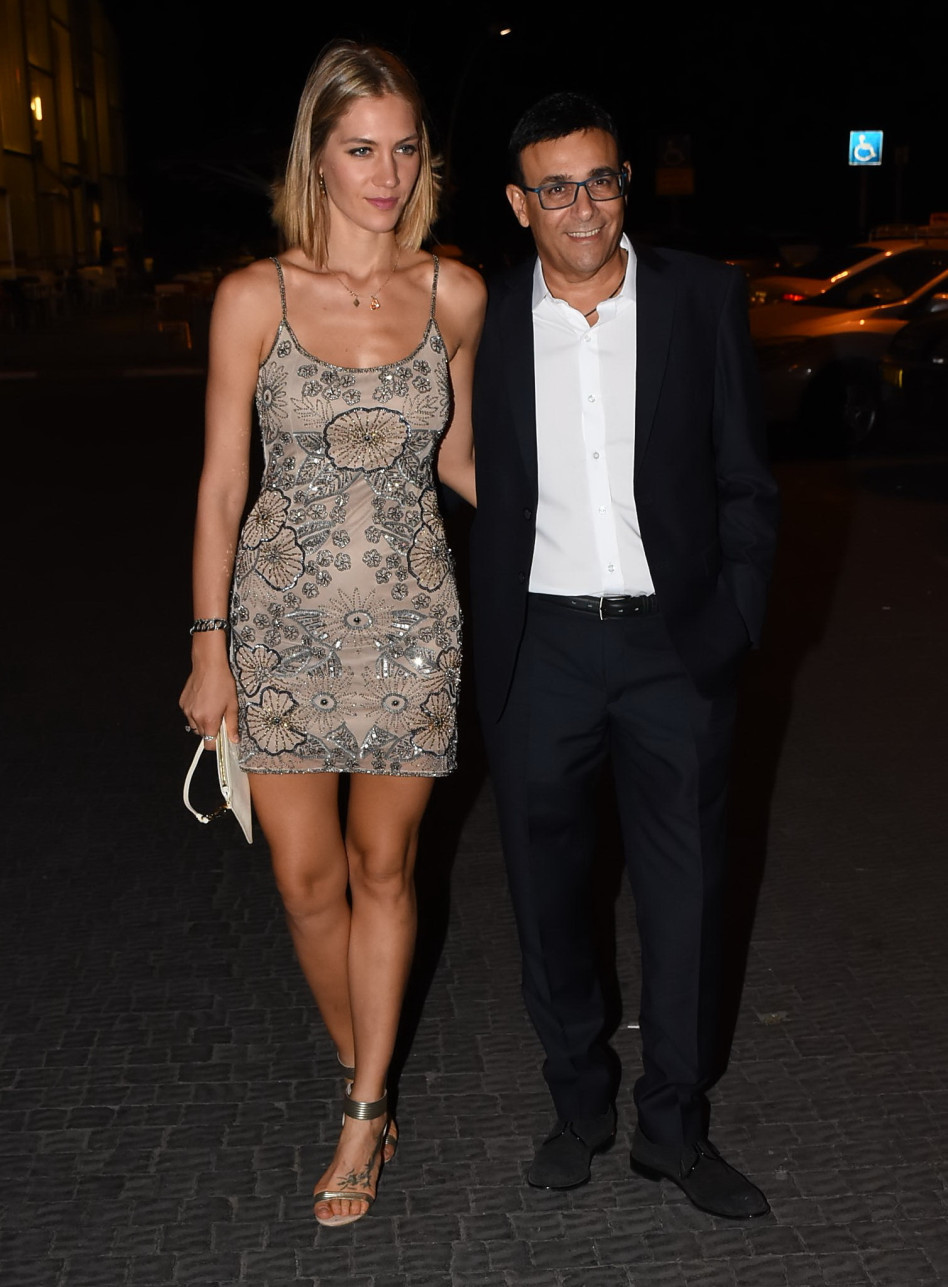 זוגי זוג. ג'ני צ'ארווני ורוני מאנה