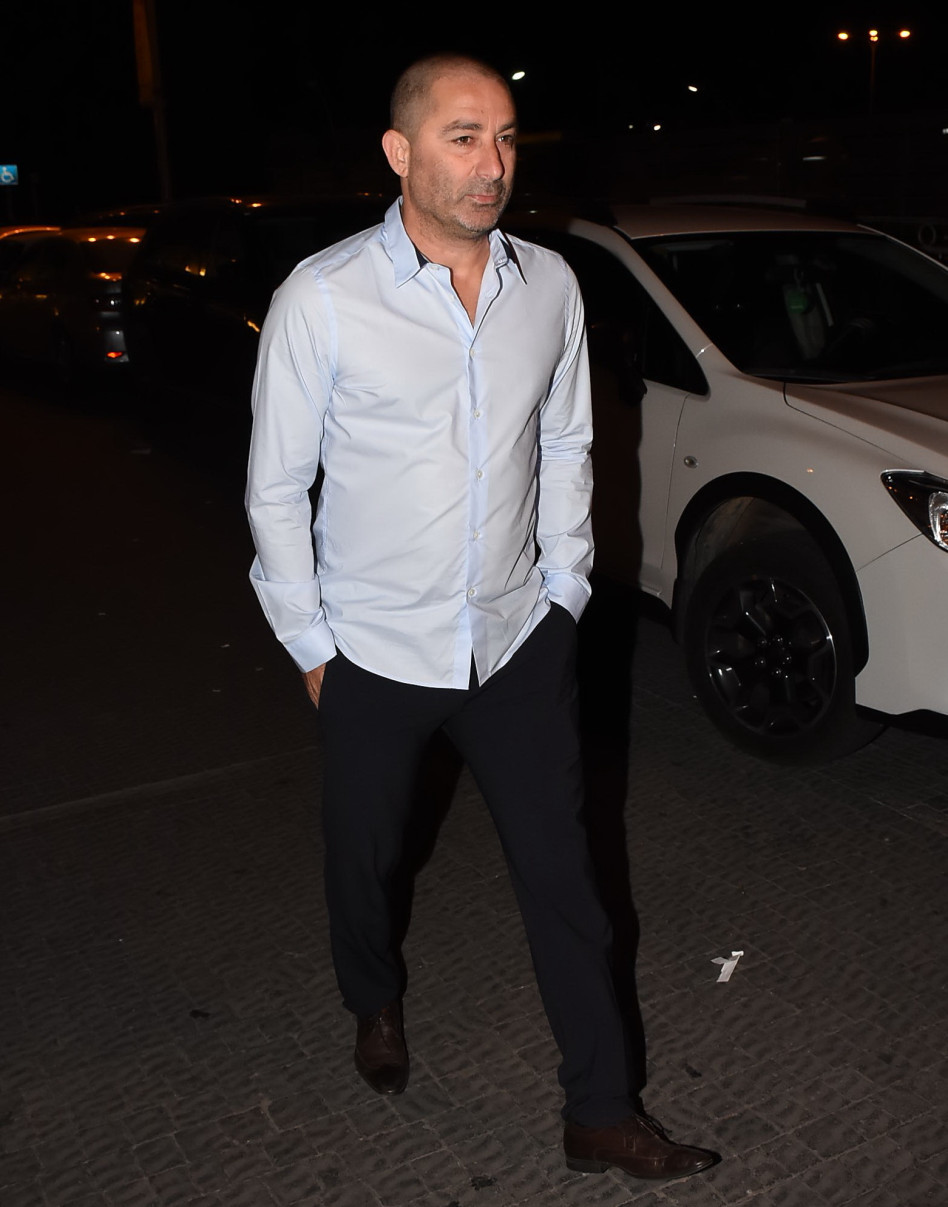 יצא לחגוג. ג'קי בן זקן