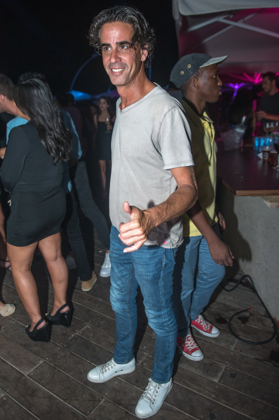 נירו לוי מחפש דרינק?