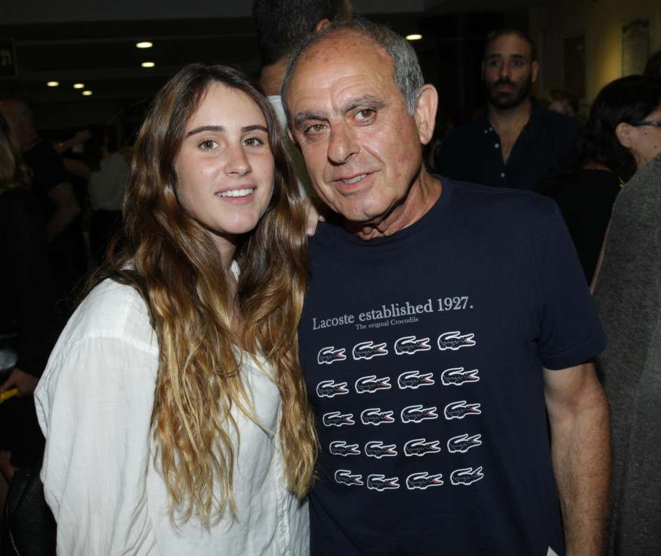 אלברט אילוז עושה עיניים!