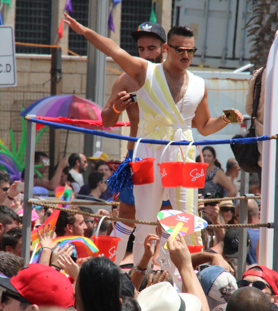 אוריאל יקותיאל מרימה על המשאית!