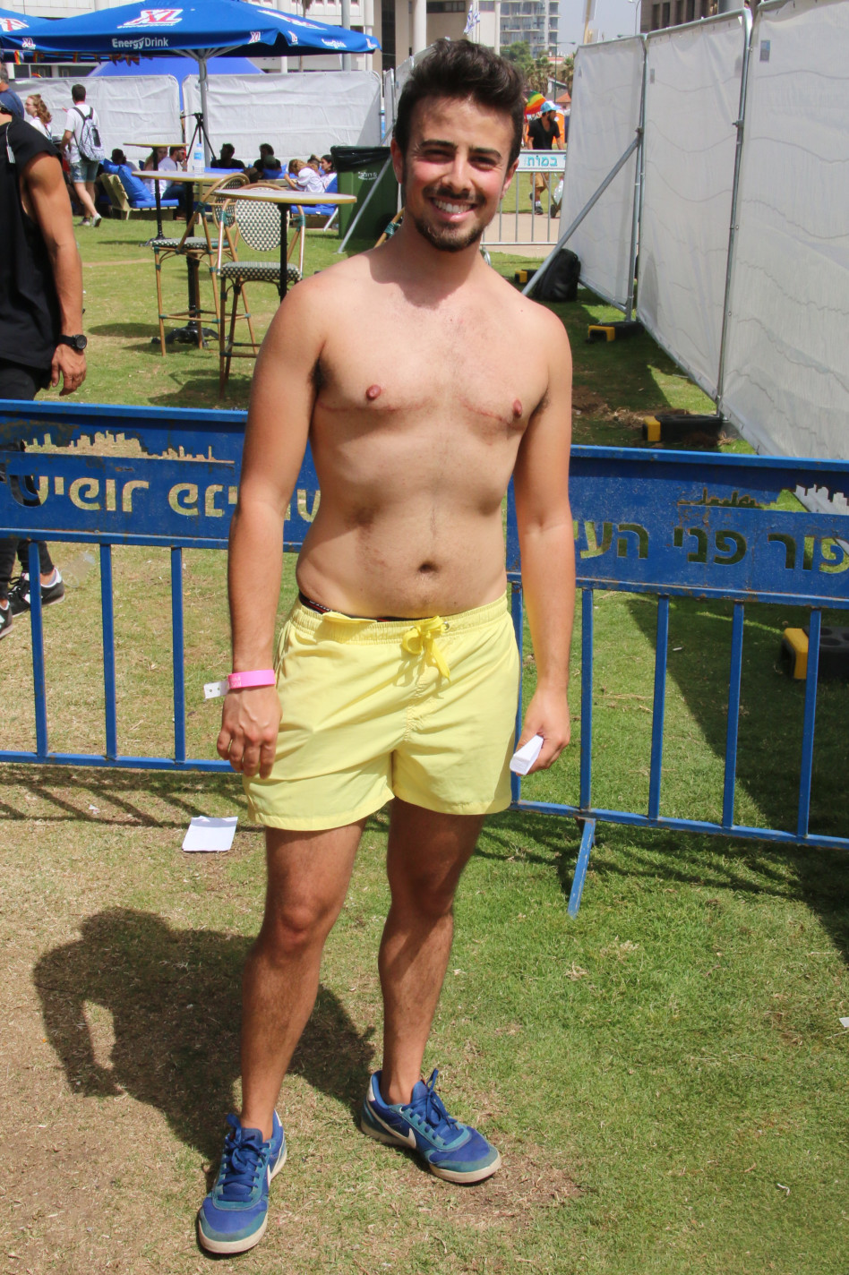 מייקל אלרוי מחייך!