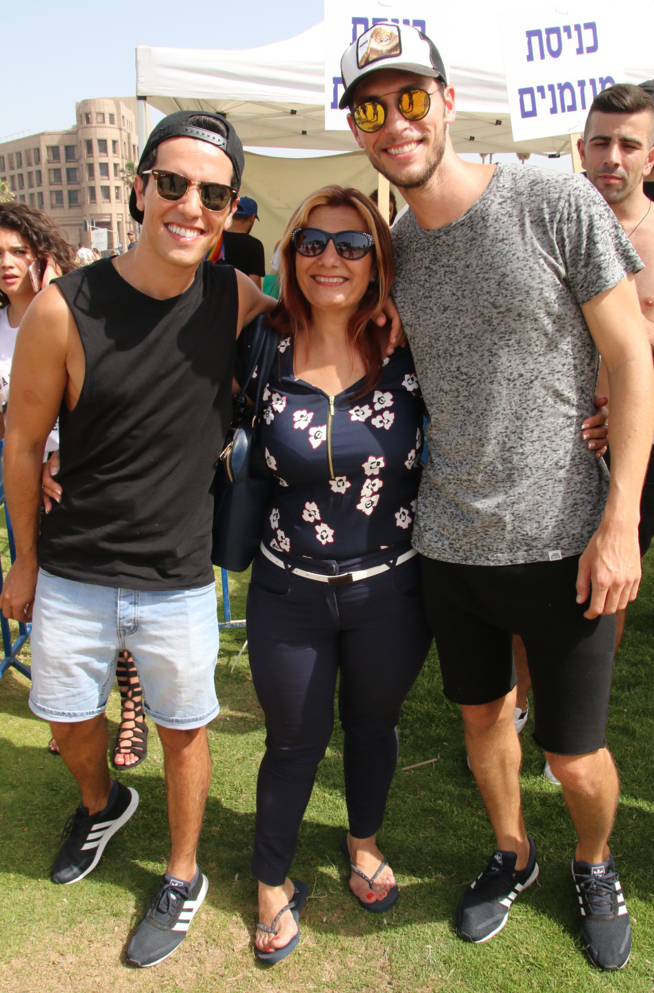 גאה לבלות. הראל סקעת עם עידן רול