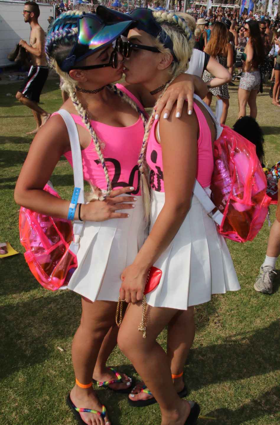 -ולפינת הWTF. התאומות מלול