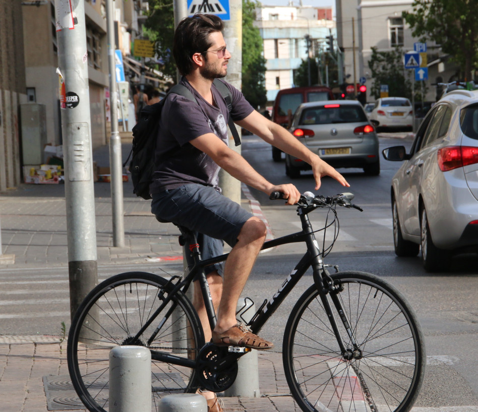 יא חביבי, תל אביב