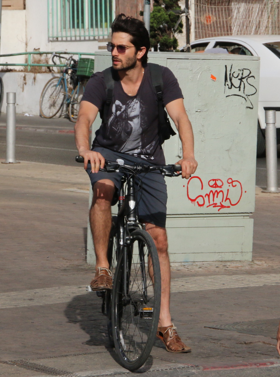 חייבים להודות...