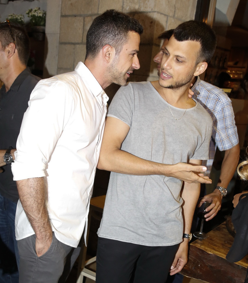 "מה ביריות אלברט, עירום מלא בבקשה!"