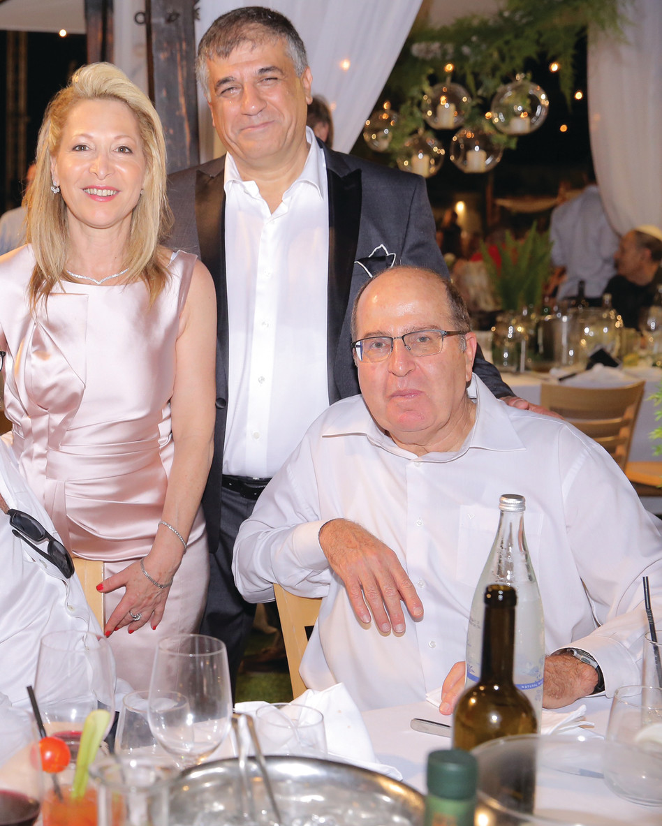 מאיר וגילה כליפי ומשה בוגי יעלון (צילום: ינאי רובחה)