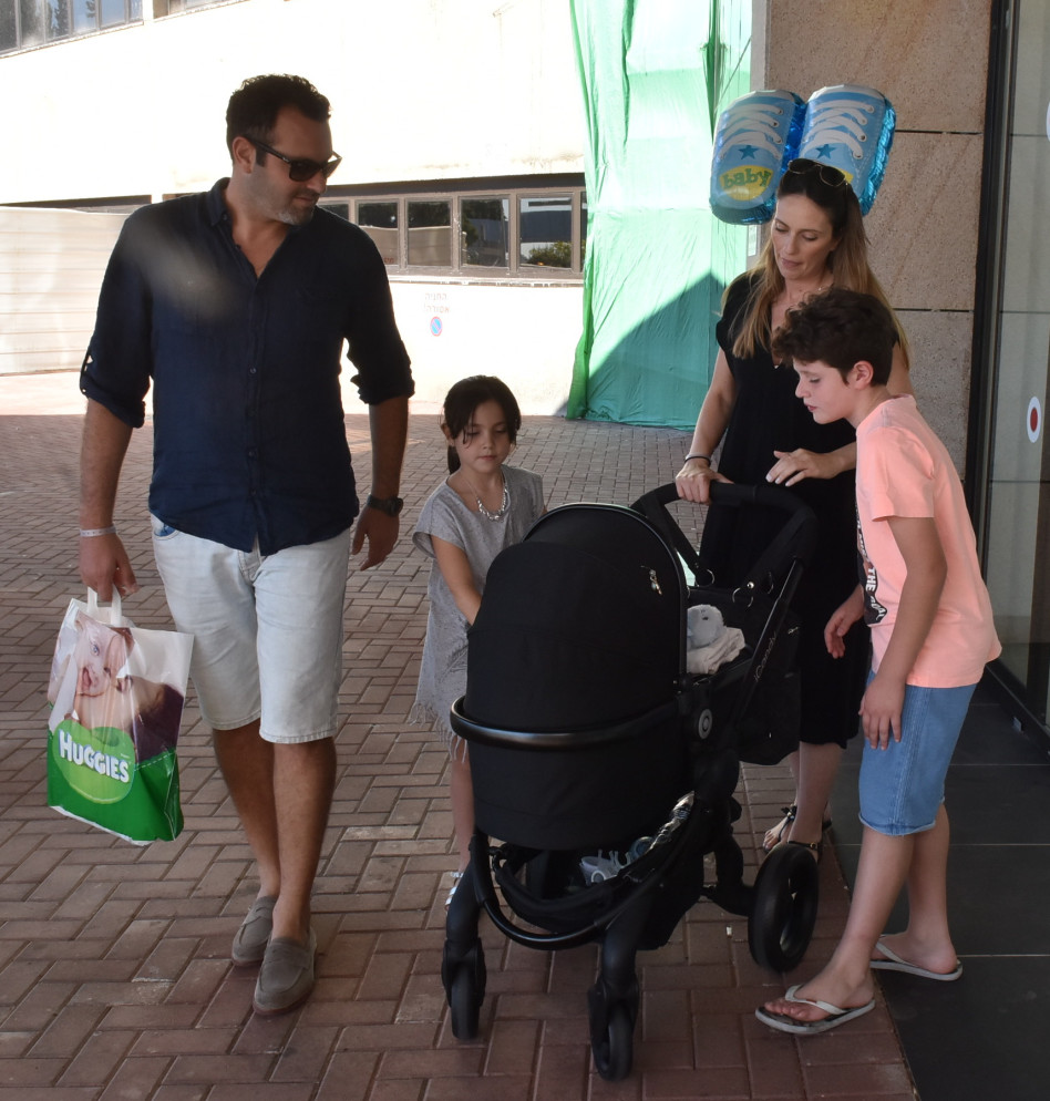 משפחה שכזאת. מלי לוי, שמעון גרשון והילדים