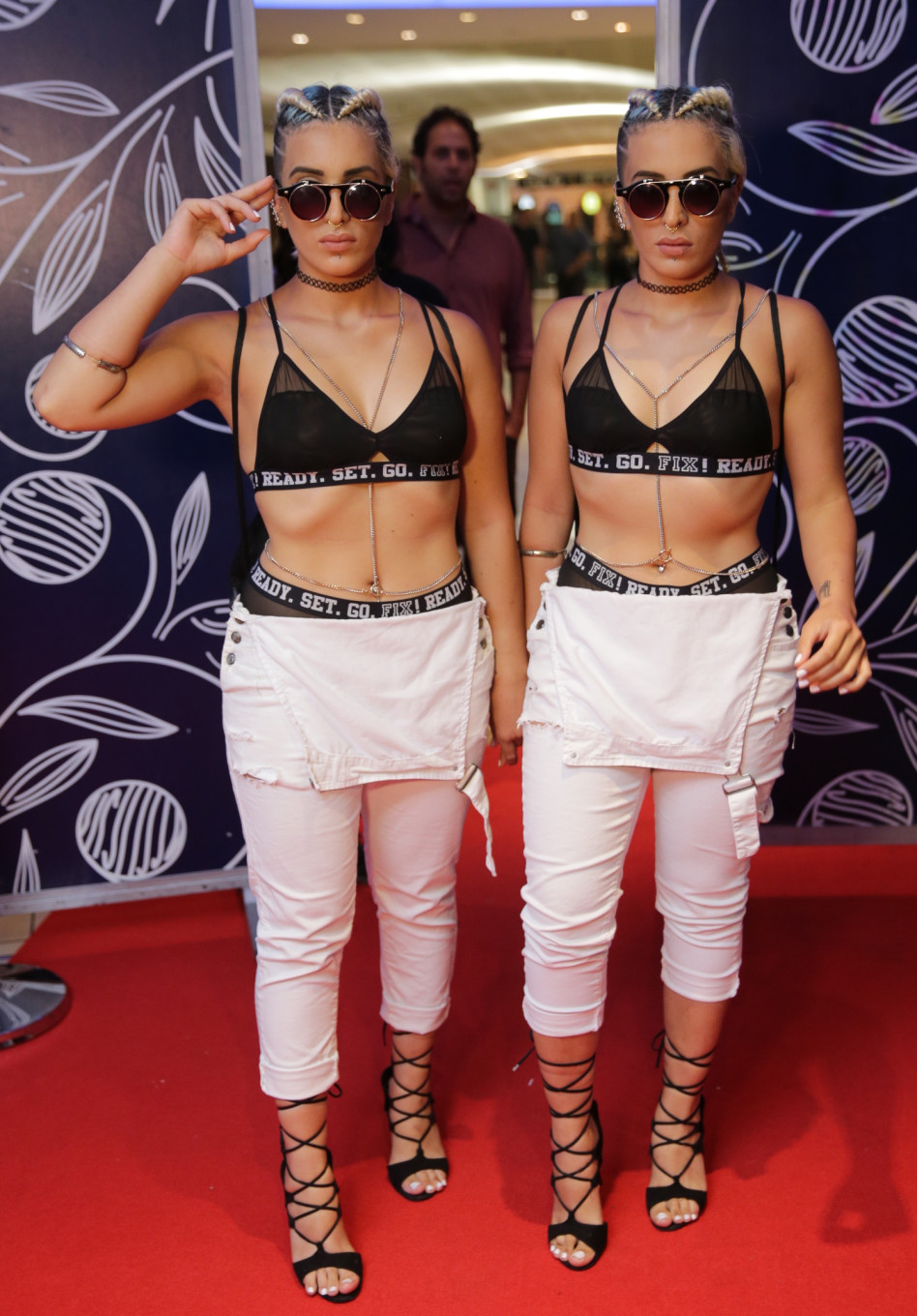 התאומות מלול. כל מילה נוספת מיותרת