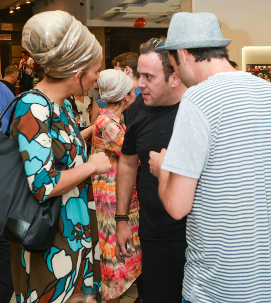 מדסקסים על חשיבותה של רצינות. אברג'יל וניקי גולדשטיין