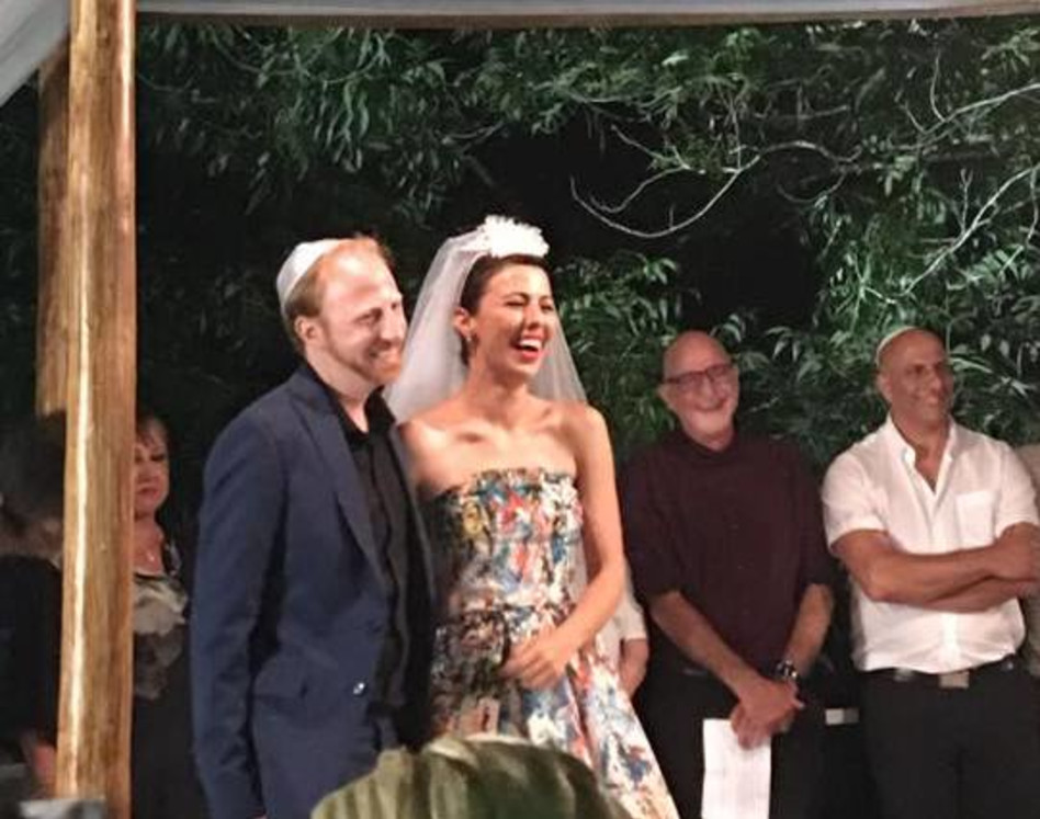 מתחת לחופה. אורטל בן דיין וחגי מטר (צילום: צילום גולשים)