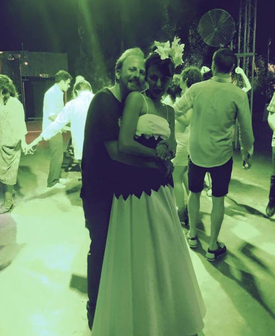 הייתה שמלה שנייה, והיא הייתה לבנה!