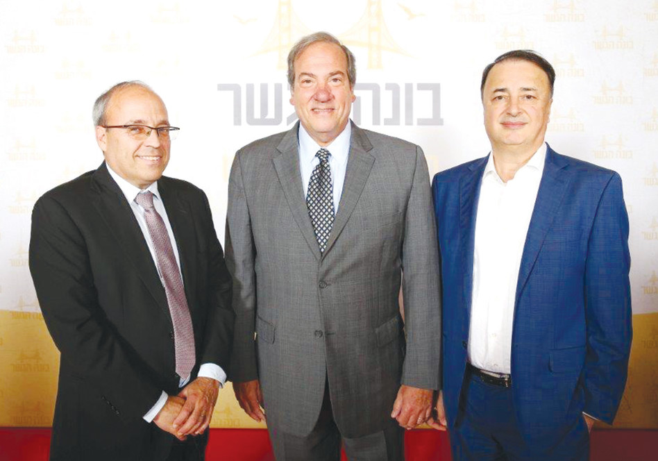 לב לבייב, הרב יחיאל אקשטיין ואברהם נובוגרוצקי (צילום: ישראל ברדוגו)