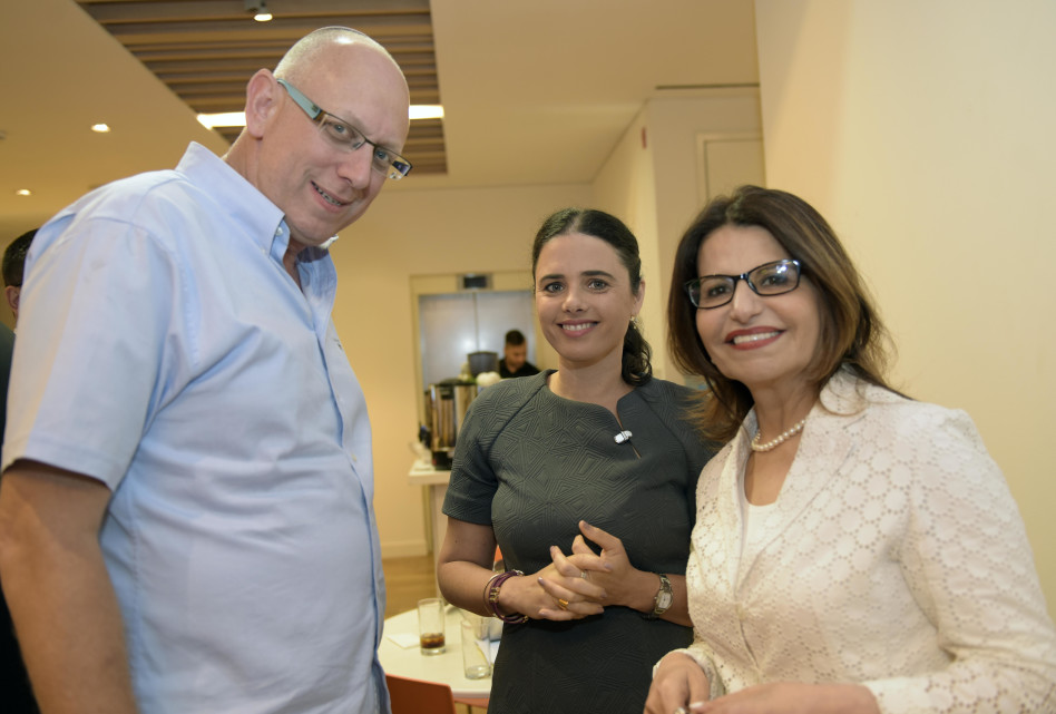 דליה איציק איילת שקד ואבי כץ (צילום: אבי חיון)