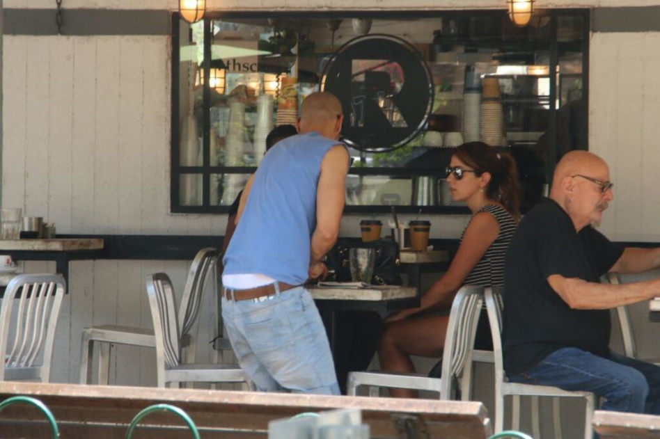 היי מאמי מה קורה? באתי לבקר