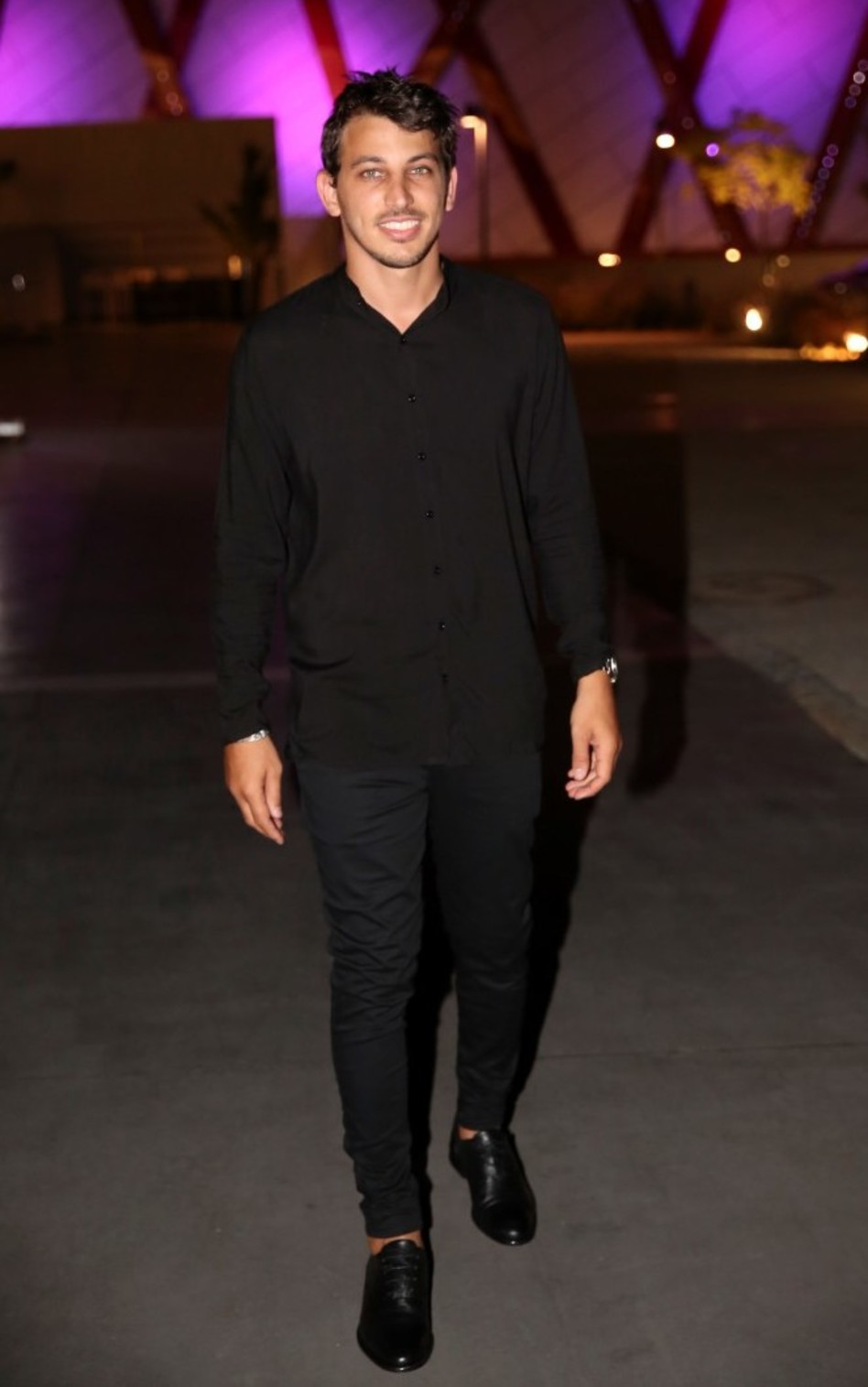 וללכת, נותן לי כוח. עדיין נראה עייף. לירן דנינו