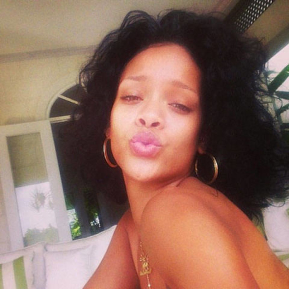 נשיקות באוויר. ריהאנה (צילום: אינסטגרם)