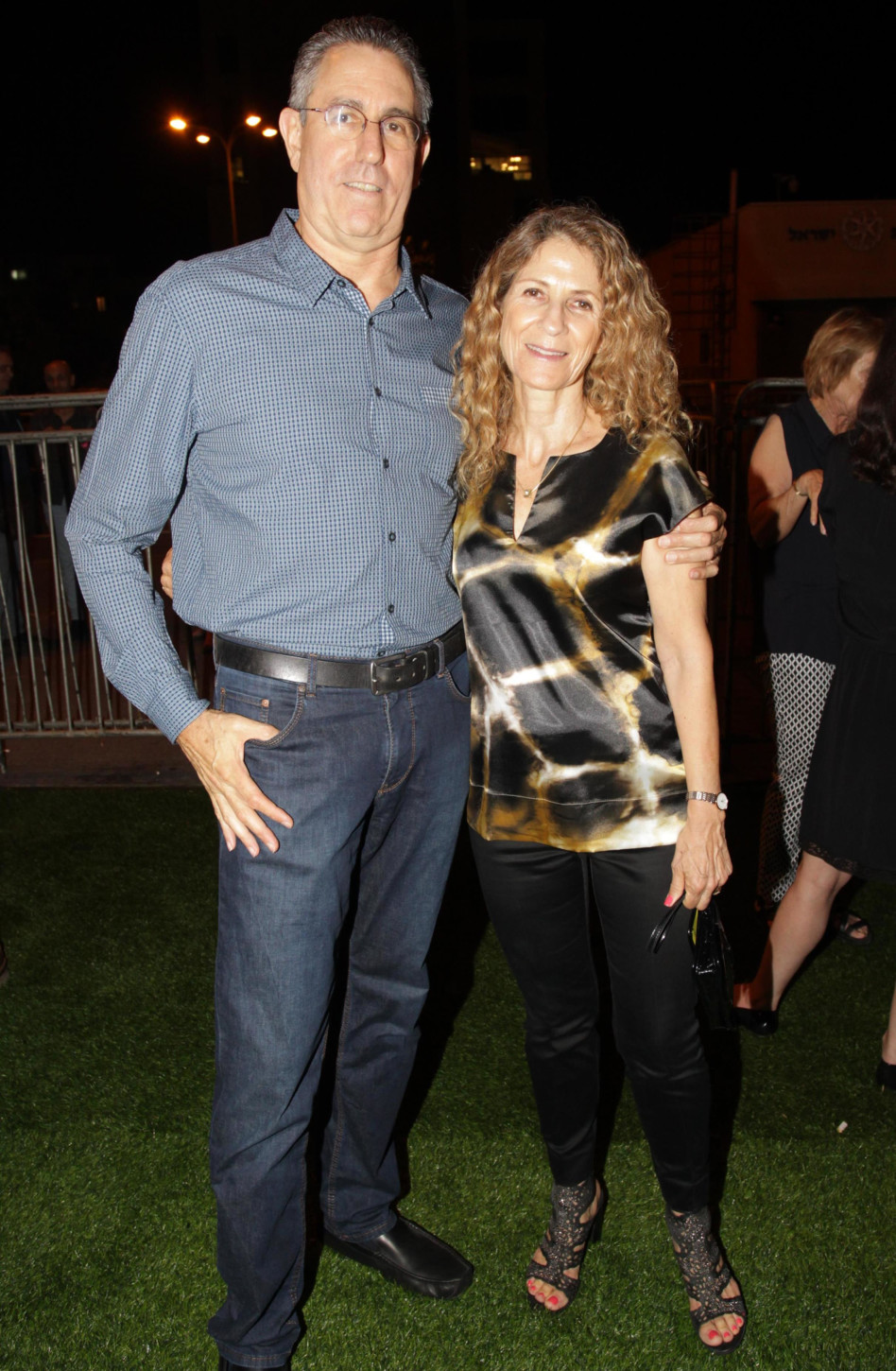 שוקי שוורץ מנכל טולמנס ורעייתו