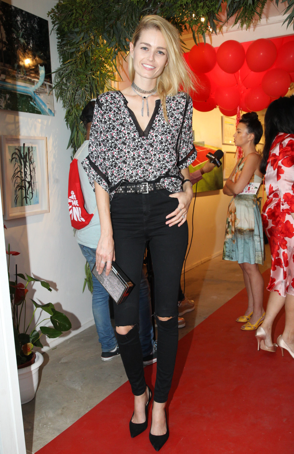 לפחות החברה שלה חיכתה. שביט ויזל