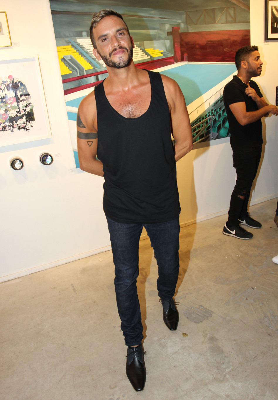 לח לו! מושיק גלאמין בגופייה